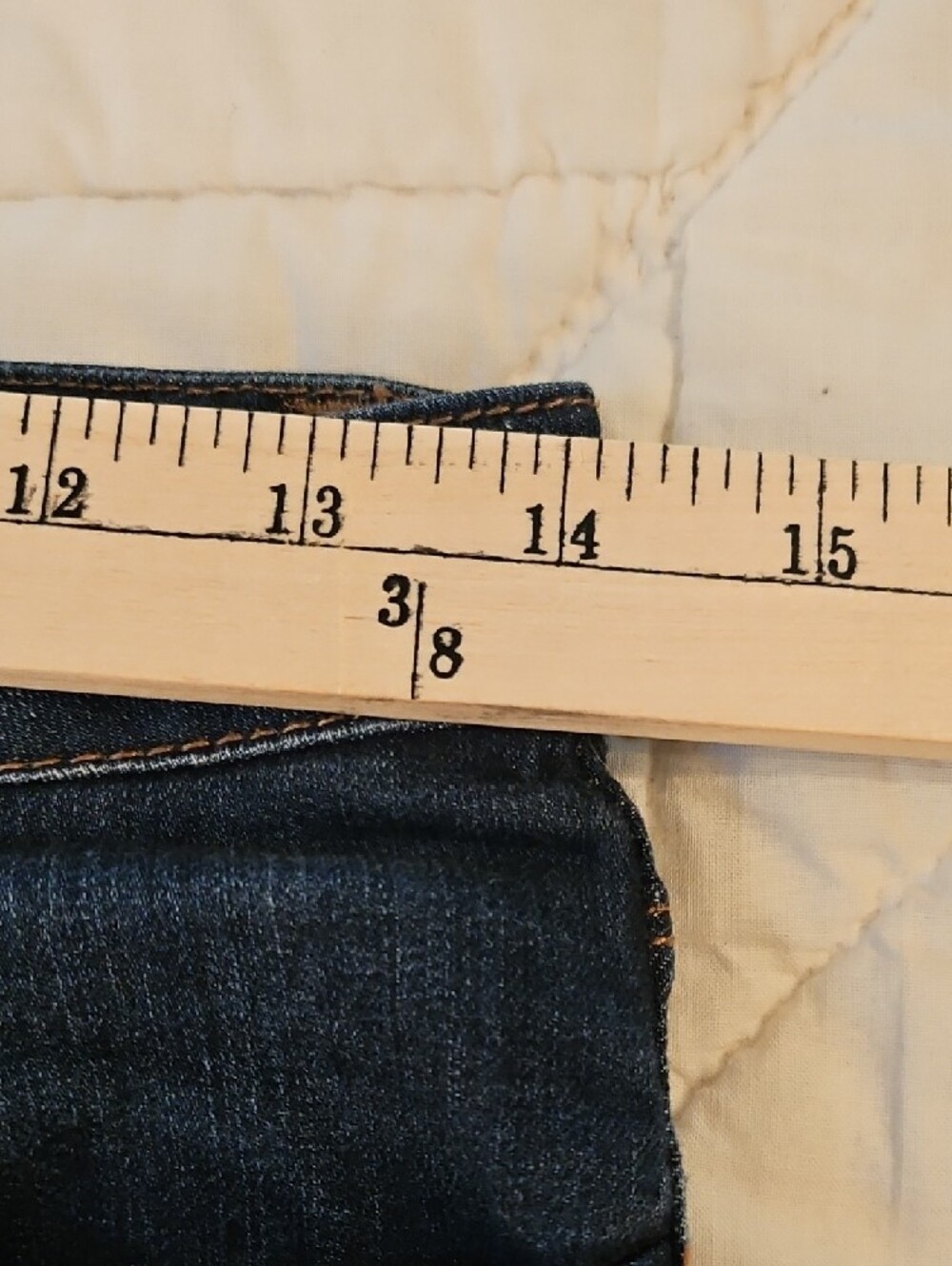 1822 'Butter' Denim Mid Rise Shorts- Size 4 - Picture 3 of 7
